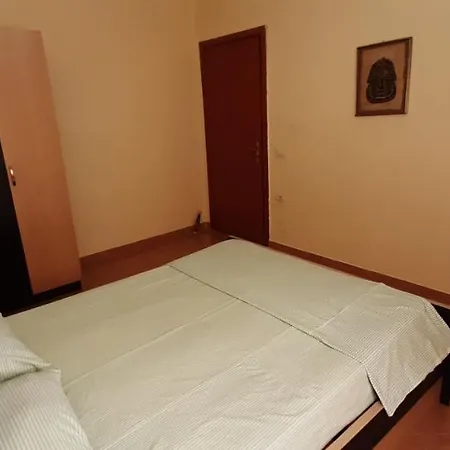 Ira Sarandë
